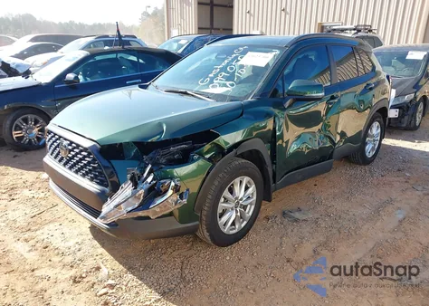 2024 Toyota Corolla Cross Le z USA, uszkodzony, nr VIN 7MUBAABG5RV099050